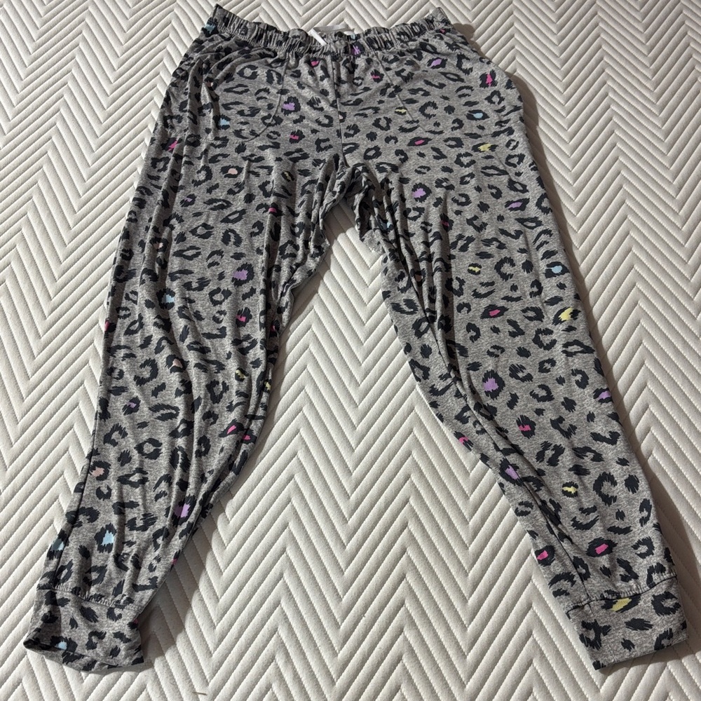 Secret Treasures Gray Leopard Print Kids Leggings